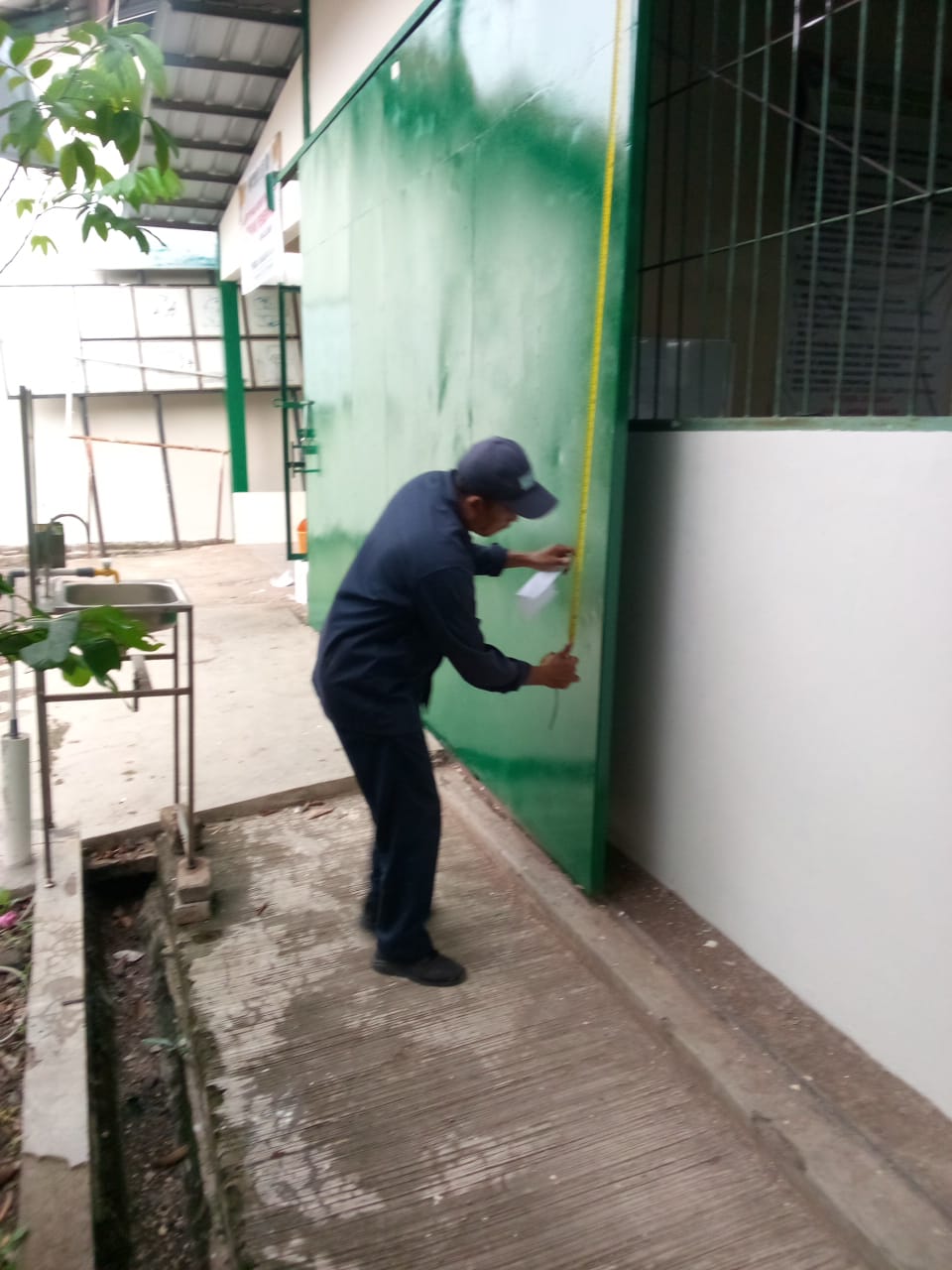 Perbaikan dan pengecatan bangunan gedung Workshop dan Praktek di Sekolah SMK N 1 Cikarang Selatan